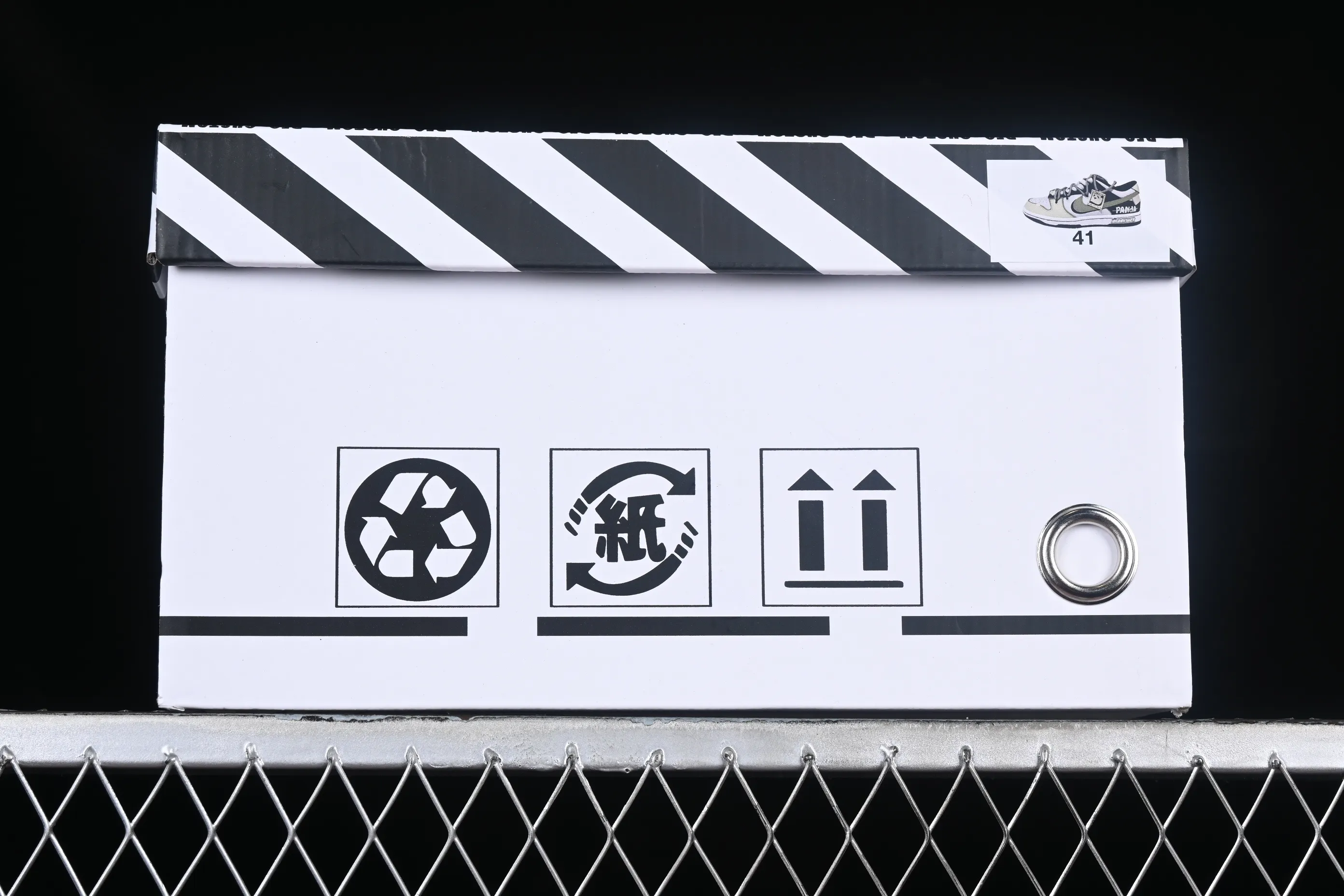 All Categories Nk SB Dunk Series Nk SB Dunk Low Low-top sneakers Nk Dunk Low Rolling in Black and white yellow panda Graffiti simple SB strap low-top casual sneakers DD1503-101